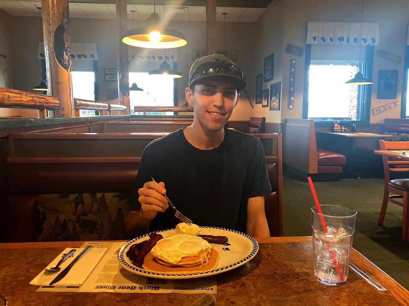 ചാർളി കിർക്കിനെ കൊലപ്പെടുത്തിയ ടൈലർ റോബിൻസൺ ആദ്യമായി കോടതിക്ക് മുന്നിൽ; കുറ്റങ്ങൾ ഇതുവരെ സമ്മതിക്കാതെ റോബിൻസൺ