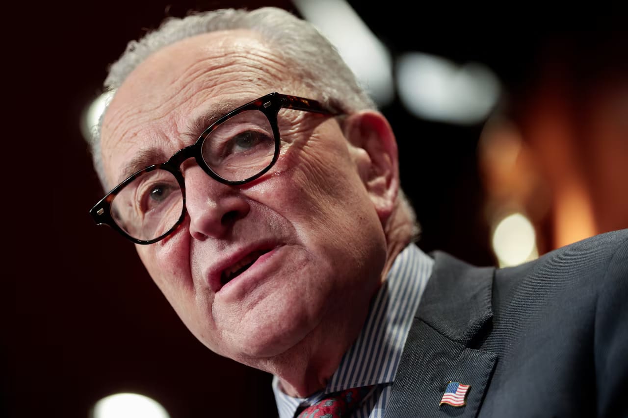 എപ്‌സ്റ്റൈൻ ഫയലുകൾ പുറത്തുവിടുന്നതിൽ വീഴ്ച; ട്രംപ് ഭരണകൂടത്തിനും നീതിന്യായ വകുപ്പിനുമെതിരെ ചക്ക് ഷുമർ