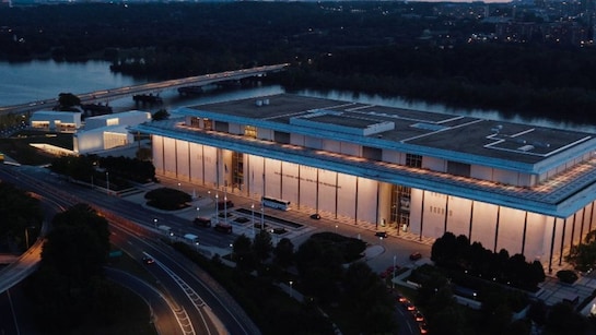 ട്രംപിന്റെ പേര് ചേർത്തതിൽ പ്രതിഷേധിച്ച് സംഗീതജ്ഞൻ പിന്മാറി; ഒരു മില്യൺ ഡോളർ നഷ്ടപരിഹാരം ആവശ്യപ്പെട്ട് കെന്നഡി സെന്റർ അധികൃതർ