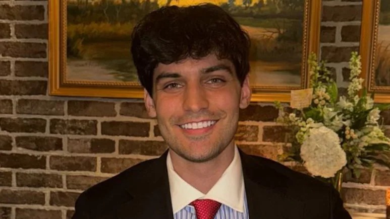 ഇന്ത്യക്കാരെ വീണ്ടും പരിഹസിച്ച് നിക്കി ഹേലിയുടെ മകൻ; എച്ച്-1ബി വിസ പൂർണമായി നിരോധിക്കണമെന്ന് നളിൻ ഹേലി