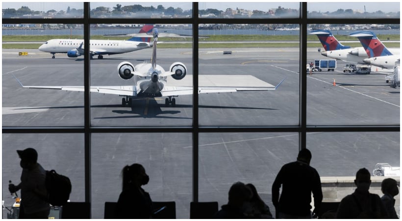 അമേരിക്കക്ക് വലിയ പ്രതിസന്ധിയായി ശീതക്കാറ്റ് കടുക്കുന്നു; 1800 ലേറെ വിമാന സർവീസുകൾ റദ്ദാക്കി, വ്യോമഗതാഗതം താറുമാറായി