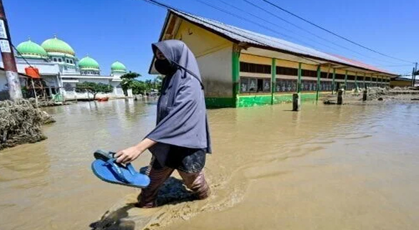 ഇന്തോനേഷ്യയിലെ വെള്ളപ്പൊക്കത്തില്‍ മരണം 450 കവിഞ്ഞു; കാണാതായ നാനൂറിലധികം മനുഷ്യ ജീവനുകള്‍ക്കുവേണ്ടിയുള്ള തിരച്ചില്‍ തുടരുന്നു; ശ്രീലങ്കയിലും തായ്‌ലാന്‍ഡിലും ഫിലിപ്പീന്‍സിലും നൂറുകണക്കിന് മരണങ്ങള്‍
