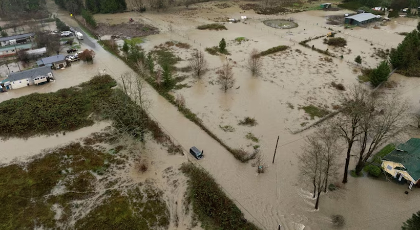 പടിഞ്ഞാറന്‍ വാഷിംഗ്ടണ്ണില്‍ കനത്തമഴയും വെള്ളപ്പൊക്കവും: യുഎസ് -12 റോഡ് ഉള്‍പ്പെടെ അടച്ചു; ആയിരക്കണക്കിനാളുകളെ മാറ്റിപ്പാര്‍പ്പിച്ചു