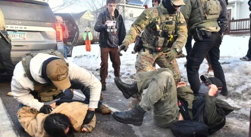 കുടിയേറ്റ വിരുദ്ധ റെയ്ഡിനെതിരേ യുഎസിൽ വ്യാപക പ്രതിഷേധം : മിനിസോട്ടയിൽ ജനക്കൂട്ടത്തെ പിരിച്ചുവിടാൻ കണ്ണീർവാതക പ്രയോഗം