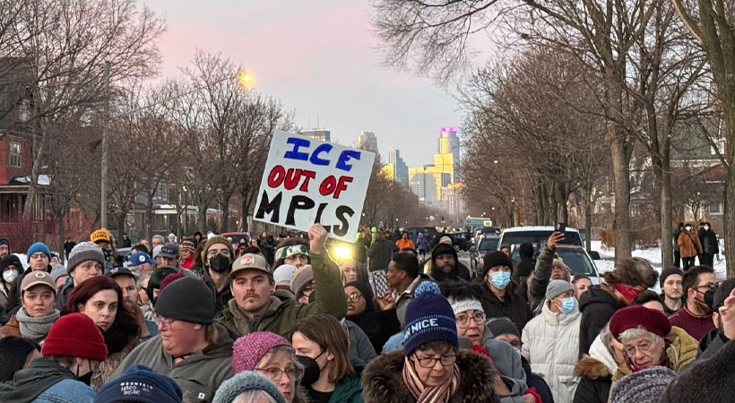 മിനിയാപൊളിസിൽ യുഎസ് ഇമിഗ്രേഷൻ ഏജൻ്റിൻ്റെ വെടിയേറ്റ് ഒരു സ്ത്രീ കൊല്ലപ്പെട്ടു, പ്രതിഷേധം വ്യാപിക്കുന്നു