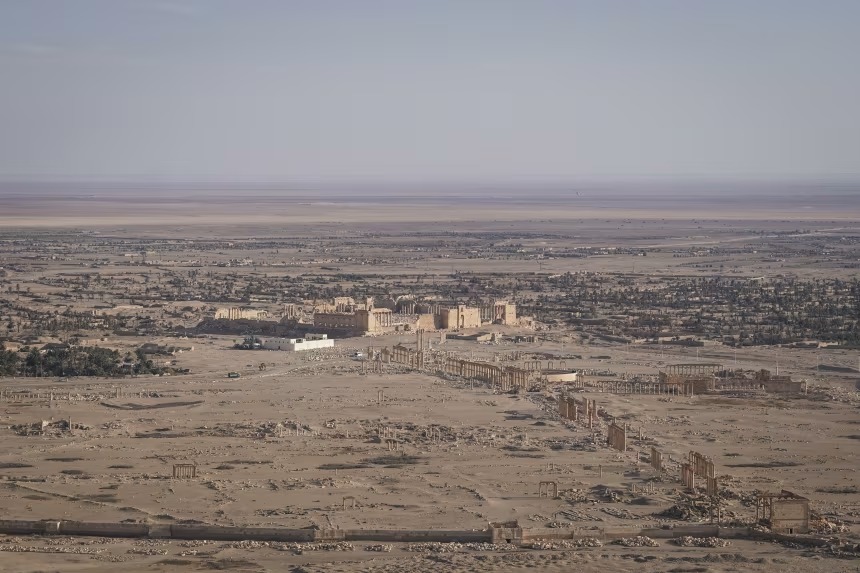 ഐഎസ് താവളങ്ങൾ തകർത്ത് ബ്രിട്ടനും ഫ്രാൻസും; സംയുക്ത വ്യോമാക്രമണത്തിൽ ഭീകരരുടെ ഭൂഗർഭ ആയുധശേഖരം തകർത്തു