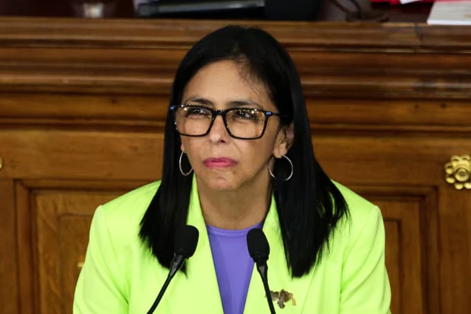 വാഷിംഗ്ടണിന്റെ ഉത്തരവുകൾ ഇനി വേണ്ട, അമേരിക്കയ്ക്ക് കടുത്ത മുന്നറിയിപ്പുമായി വെനിസ്വേല ആക്ടിംഗ് പ്രസിഡന്റ് ഡെൽസി റോഡ്രിഗസ്