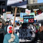 അമേരിക്ക സ്തംഭിച്ചു, കുടിയേറ്റ വേട്ടയ്ക്കെതിരെ യുഎസിൽ ദേശീയ പണിമുടക്ക്; ‘ജോലിയില്ല, സ്‌കൂളില്ല, ഷോപ്പിങ്ങില്ല’ മുദ്രാവാക്യമുയർത്തി ജനങ്ങൾ