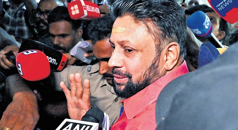 റിമാൻഡിൽ കഴിയുന്ന തന്ത്രി കണ്ഠരര് രാജീവരുടെ ആരോഗ്യനില മോശമായി, മെഡിക്കൽ കോളേജിലേക്ക് മാറ്റി, മെഡിക്കൽ ഐസിയുവിൽ അഡ്മിറ്റ് ചെയ്തു