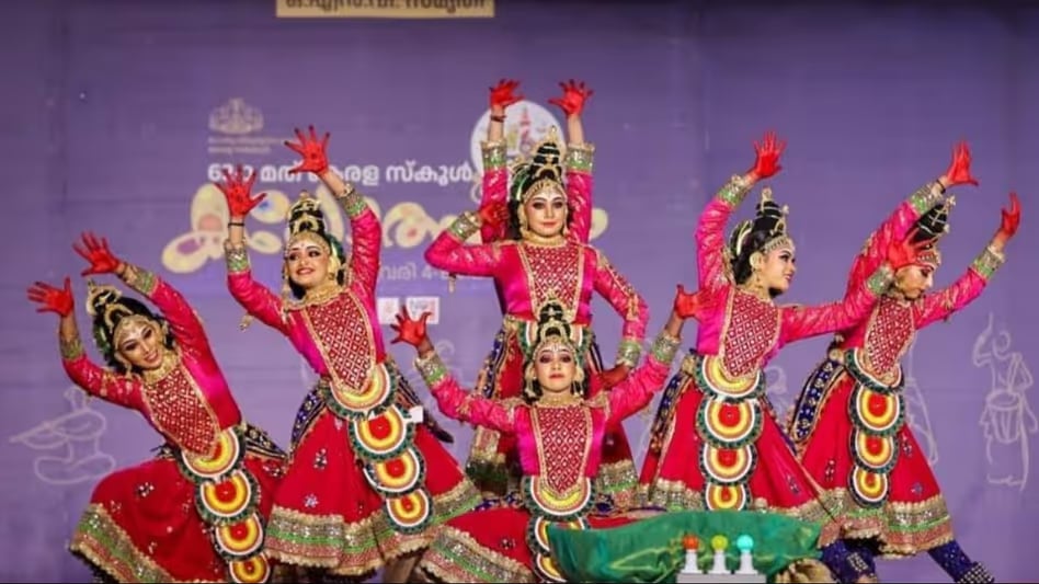 കലോത്സവ സ്വർണ്ണക്കപ്പിൽ വീണ്ടും കണ്ണൂർ മുത്തം; തൃശൂരിനെ പിന്തള്ളി പടയോട്ടം