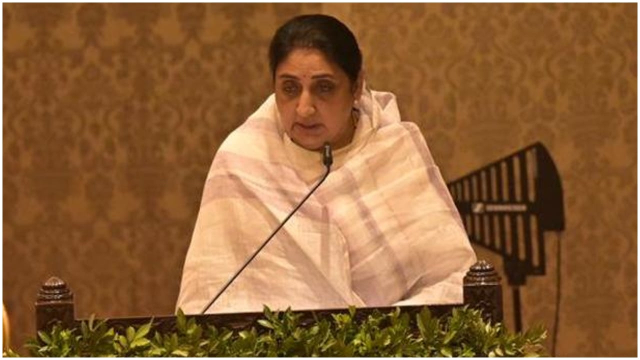 മഹാരാഷ്ട്രയുടെ ആദ്യ വനിത ഉപമുഖ്യമന്ത്രി, ചരിത്രമെഴുതി സുനേത്ര പവാർ ചുമതലയേറ്റു; ആശംസയുമായി പ്രധാനമന്ത്രി, അസ്വാരസ്യം പ്രകടിപ്പിച്ച് ശരദ് പവാർ