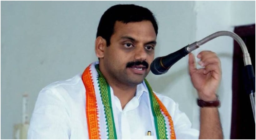 പൊതുമുതൽ നശിപ്പിച്ചു, പോലീസ് ഉദ്യോഗസ്ഥരെ കൈയേറ്റം ചെയ്തു; 2018 ലെ കേസിൽ ഡീൻ കുര്യാക്കോസ് എംപിക്കെതിരെ അറസ്റ്റ് വാറന്‍റ്