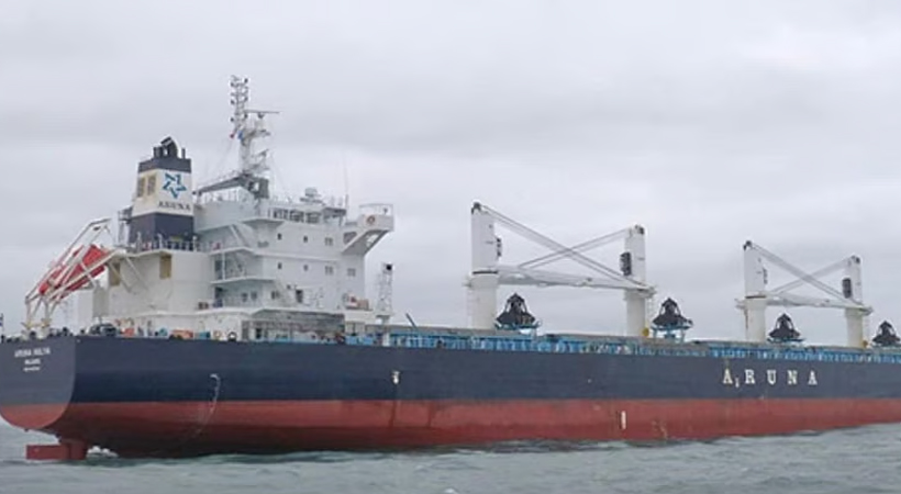 നൈജീരിയയില്‍ ഇന്ത്യക്കാരായ 22 ജീവനക്കാരുമായി കപ്പല്‍ പിടിച്ചെടുത്തു: കപ്പലില്‍ നിന്നും 31.5 കിലോഗ്രാം കൊക്കയിന്‍ കണ്ടെടുത്തു