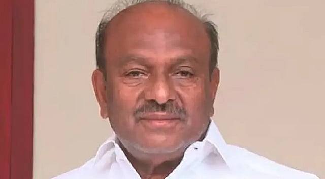 ശബരിമല സ്വർണ്ണക്കൊള്ള കേസിൽ പ്രതിയായ സ്പെഷ്യൽ തഹസിൽദാർ ശങ്കരദാസ് അറസ്റ്റിൽ