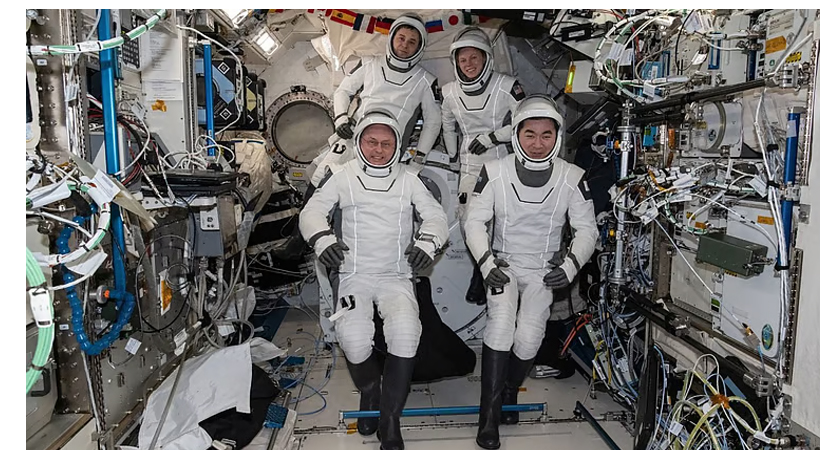 ജീവന്‍ രക്ഷാ ദൗത്യവുമായി ബഹിരാകാശത്തു നിന്നും പേടകം ഭൂമിയിലേക്ക് കുതിപ്പ് തുടങ്ങി