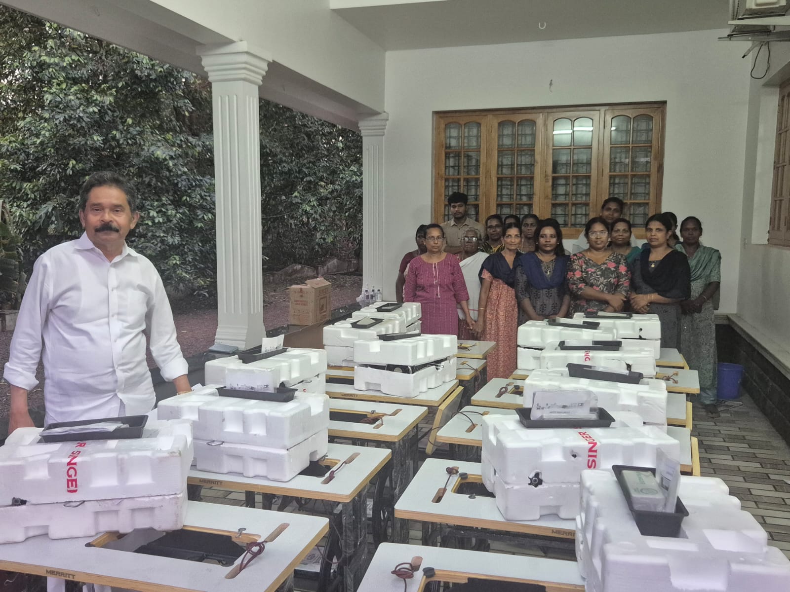 ഫോമാ കേരളാ കണ്വന്ഷന്റെ ഭാഗമായി നിര്ധന വീട്ടമ്മമാര്ക്ക് 50 തയ്യല് മെഷീനുകള് വിതരണം ചെയ്തു