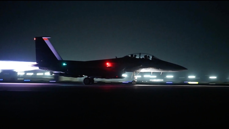 സിറിയയിൽ ഐസിസ് കേന്ദ്രങ്ങൾ ലക്ഷ്യമിട്ട് അമേരിക്കയുടെ ശക്തമായ വ്യോമാക്രമണം