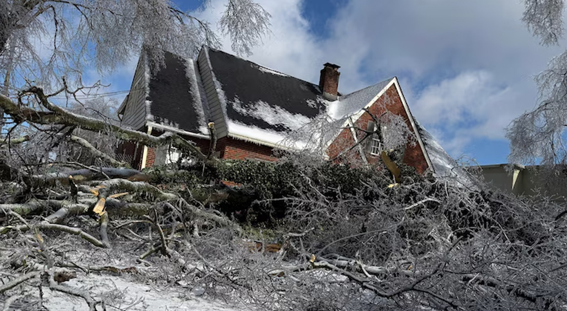 യുഎസിന്റെ തെക്കന് സംസ്ഥാനങ്ങള് മരണത്തണുപ്പിലേക്ക് നീങ്ങുമ്പോഴും പതിനായിരങ്ങള്ക്ക് വൈദ്യുതിയില്ല