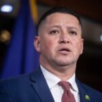 അശ്ലീലച്ചുവയുള്ള സന്ദേശങ്ങൾ, ടോണി ഗോൺസാലസിനെതിരെയുള്ള ആരോപണങ്ങൾ; അന്വേഷണം പൂർത്തിയാകട്ടെ എന്ന് സ്പീക്കർ മൈക്ക് ജോൺസൺ