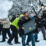 പോലീസ് ഉദ്യോഗസ്ഥർക്ക് നേരെ മഞ്ഞുകട്ടകളും ഐസും എറിഞ്ഞ് സോഷ്യൽ മീഡിയ ഇൻഫ്ലുവൻസർ; 27 വയസുകാരൻ അറസ്റ്റിൽ