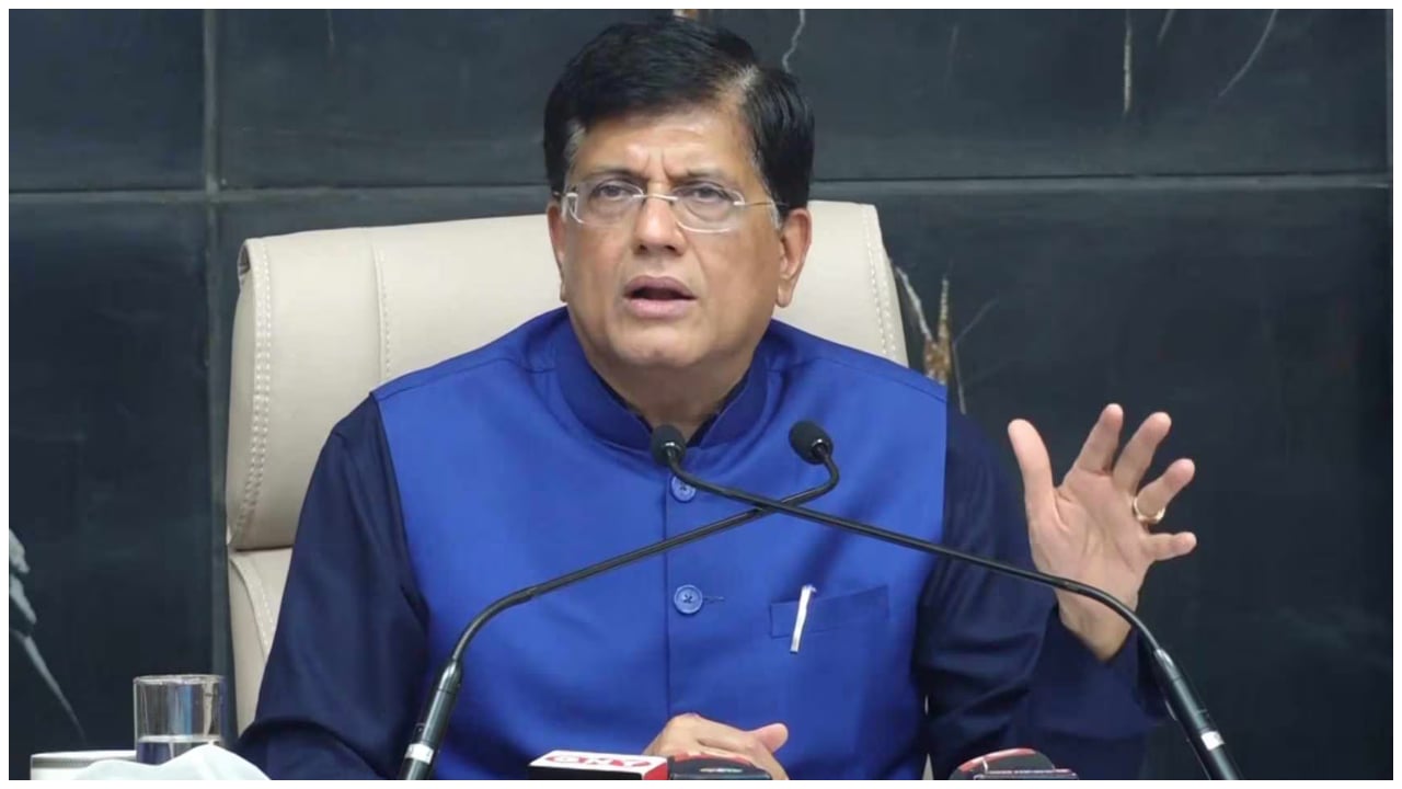 റഷ്യൻ എണ്ണ ഇന്ത്യ ഇറക്കുമതി ചെയ്യുമോ? ഇല്ലെന്ന് ട്രംപ് ആവർത്തിക്കുമ്പോഴും വ്യക്തത വരുത്താതെ കേന്ദ്രം; ചോദ്യങ്ങളോട് പ്രതികരിക്കാതെ വാണിജ്യമന്ത്രി