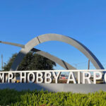 വിമാന യാത്രികന് സഹയാത്രക്കാര്ക്കു നേരെ ആക്രമണവും കോക്ക് പിറ്റിലേക്ക് കടക്കാനും ശ്രമം: ഡെല്റ്റാ വിമാനം അടിയന്തിരമായി ഹൂസ്റ്റണില് തിരിച്ചിറക്കി