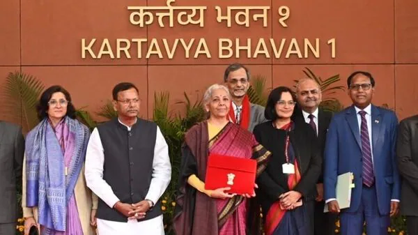 കേന്ദ്ര ബജറ്റ് 2026: കേന്ദ്ര ബജറ്റ് അവതരണം അൽപ്പസമയത്തികം, നിർമല സീതാരാമൻ പാർലമെൻ്റിൽ; ഉറ്റുനോക്കി രാജ്യം, പ്രതീക്ഷയോടെ കേരളവും