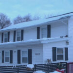 കാണാതായ ഒരാള്‍ക്കുവേണ്ടി തെരച്ചില്‍ നടത്തിയ പോലീസ് ഒരു വീട്ടിനുള്ളില്‍ നിന്നും മൂന്നു മൃതദേഹങ്ങള്‍ കണ്ടെത്തി