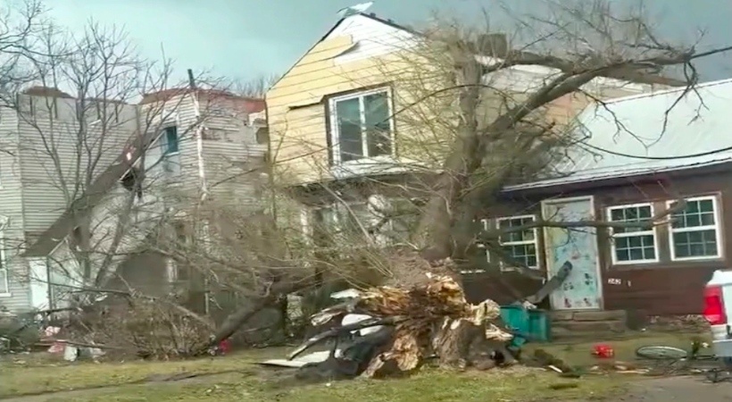 കൊടുങ്കാറ്റിൽ മിഷിഗണിൽ വ്യാപക നാശനഷ്ടം:  ഒക്ലഹോമയിൽ അമ്മയും മകളും കൊല്ലപ്പെട്ടു, മിസോറിയിൽ  അടിയന്തരാവസ്ഥ 