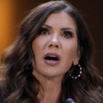 അമേരിക്കൻ ആഭ്യന്തര സുരക്ഷാ സെക്രട്ടറി ക്രിസ്റ്റി നോമിനെ മാറ്റി,ഒക്‌ലഹോമയിൽ നിന്നുള്ള സെനറ്റർ മാർക്ക്വെയ്ൻ മുൾ പുതിയ  സെക്രട്ടറി