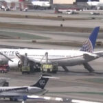 എന്ജിനില് തീപിടുത്തം: 250 യാത്രക്കാരുമായി പറന്നുയര്ന്ന വിമാനം ലോസാഞ്ചലസില് അടിയന്തരിമായി തിരിച്ചിറക്കി