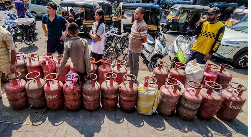 ഗ്യാസ് സിലിണ്ടര്‍ വിതരണത്തില്‍ വന്‍ കുറവ് : മുംബൈയിലെ 20 ശതമാനം ഹോട്ടലുകള്‍ അടച്ചു
