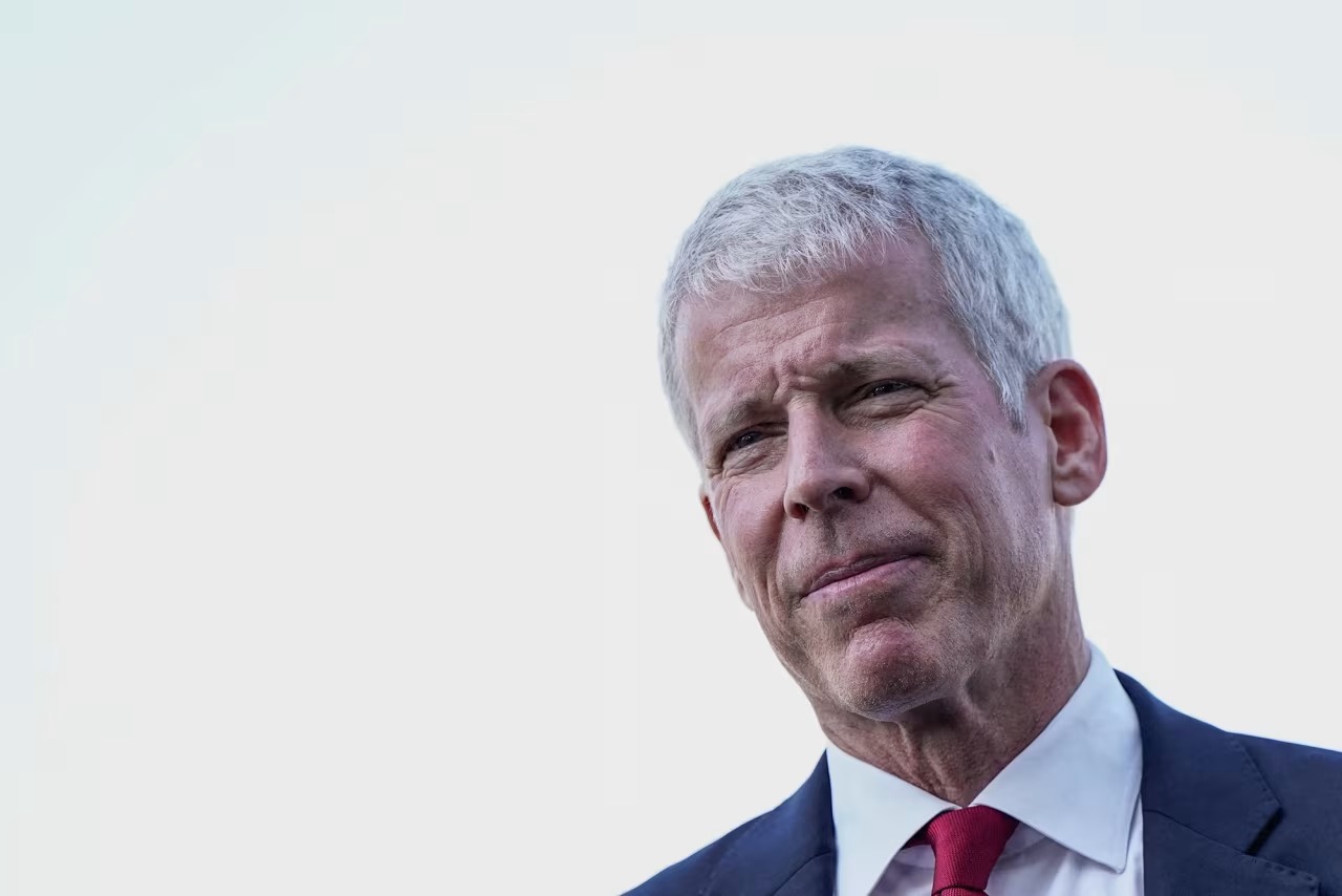 ഹോർമുസ് കടലിടുക്കിൽ കപ്പലുകൾക്ക് യുഎസ് നാവികസേനയുടെ കാവൽ ഉടൻ; ഇന്ധനവില ഉടൻ കുറയുമെന്ന് ക്രിസ് റൈറ്റ്