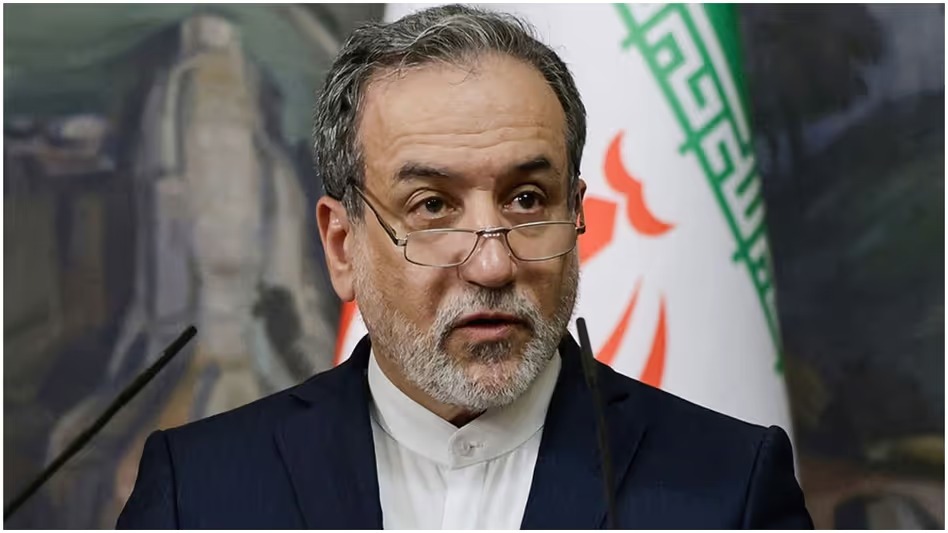 ഹോർമുസ് കടലിടുക്ക് അടച്ചിട്ടില്ലെന്ന് ഇറാൻ; സഹകരിക്കുന്നവർക്ക് സുരക്ഷിത പാത വാഗ്ദാനം ചെയ്ത് വിദേശകാര്യ മന്ത്രി