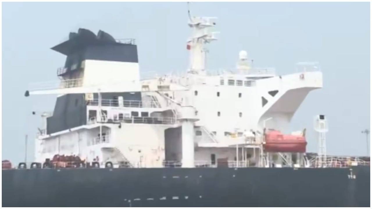 പശ്ചിമേഷ്യൻ സംഘർഷത്തിനിടെ ആശ്വാസമായി ഇന്ത്യൻ കപ്പൽ മുംബൈയിലെത്തി; യുദ്ധം തുടങ്ങിയ ശേഷം ക്രൂഡ് ഓയിലുമായെത്തുന്ന ആദ്യ കപ്പൽ