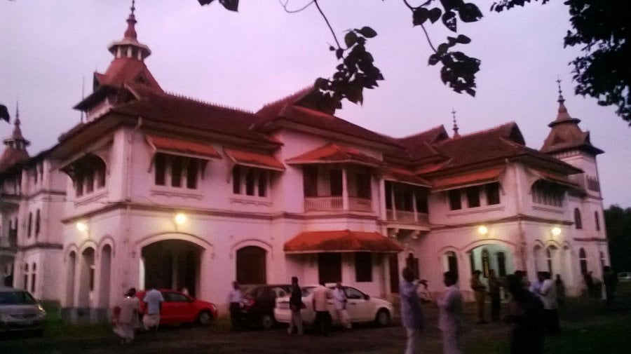 കവടിയാർ കൊട്ടാരത്തിൽ വൻ മോഷണം: രണ്ട് കോടി രൂപയുടെ സ്വർണാഭരണങ്ങളും രത്നങ്ങളും നഷ്ടമായി