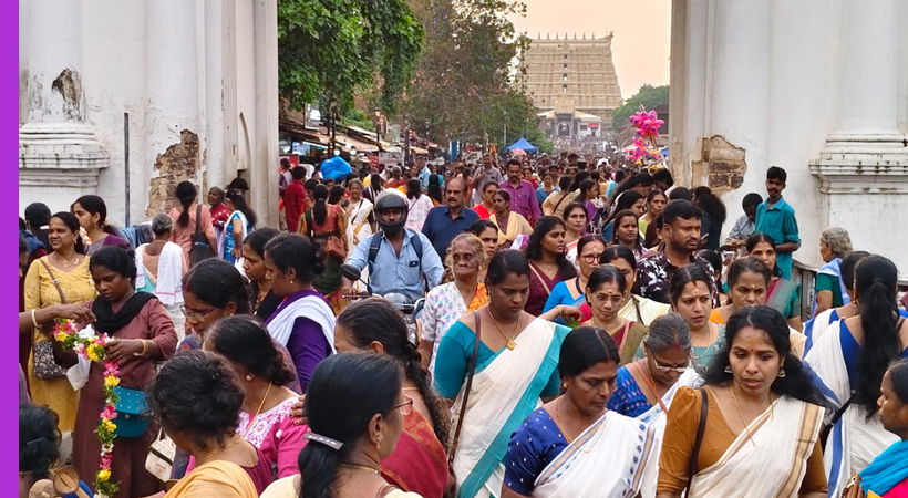 തലസ്ഥാനം ഭക്തസാന്ദ്രം: ഭക്തിയുടെ നിറപൗര്‍ണമിയുമായി പൊങ്കാല അടുപ്പുകളില്‍ തീ പകര്‍ന്നു