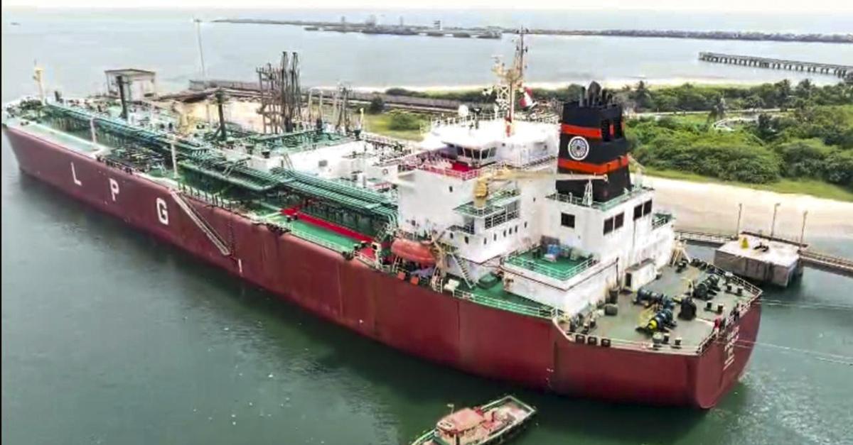 എൽപിജി ക്ഷാമത്തിനിടെ ആശ്വാസ വാർത്ത: രണ്ട് ടാങ്കറുകൾ ഹോർമുസ് കടലിടുക്ക് കടന്ന് ഇന്ത്യയിലേക്ക്