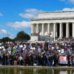 യുഎസിൽ ഉടനീളം നോ കിങ്ങ്സ് പ്രതിഷേധം ഇരമ്പുന്നു, ട്രംപിനെ പുറത്താക്കണം എന്ന് ആവശ്യം