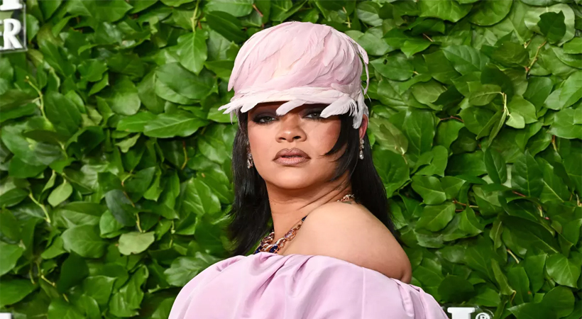 പ്രശസ്ത പോപ്പ് ഗായിക റിഹാനയുടെ വീടിനു നേരെ വെടിവെയ്പ്