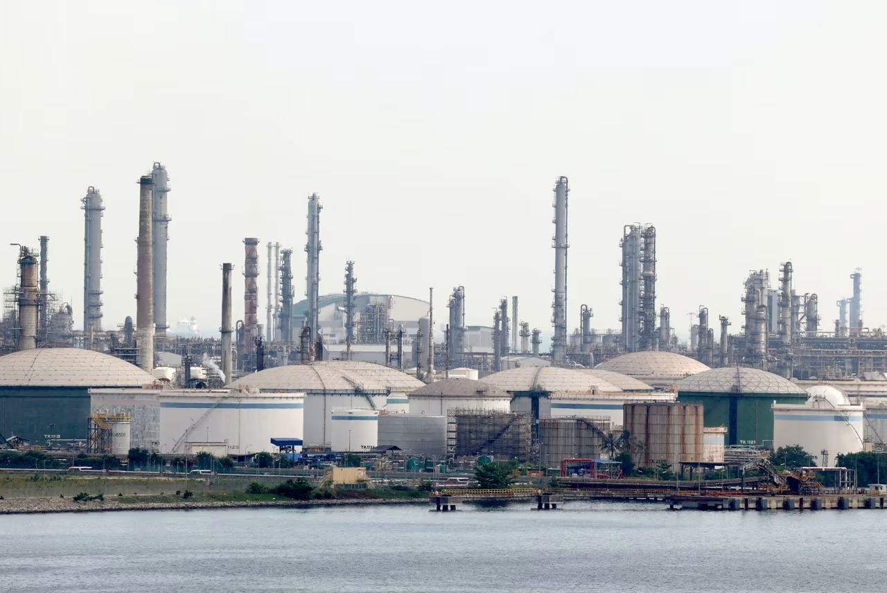 ഹോർമുസ് കടലിടുക്ക് അടയുന്നത് ഏഷ്യയ്ക്ക് വൻ തിരിച്ചടിയാകും, ഇന്ധനത്തിനായി ലോകരാഷ്ട്രങ്ങൾ തമ്മിൽ പോരാട്ടം നടക്കും; സാമ്പത്തിക വിദഗ്ധരുടെ മുന്നറിയിപ്പ്