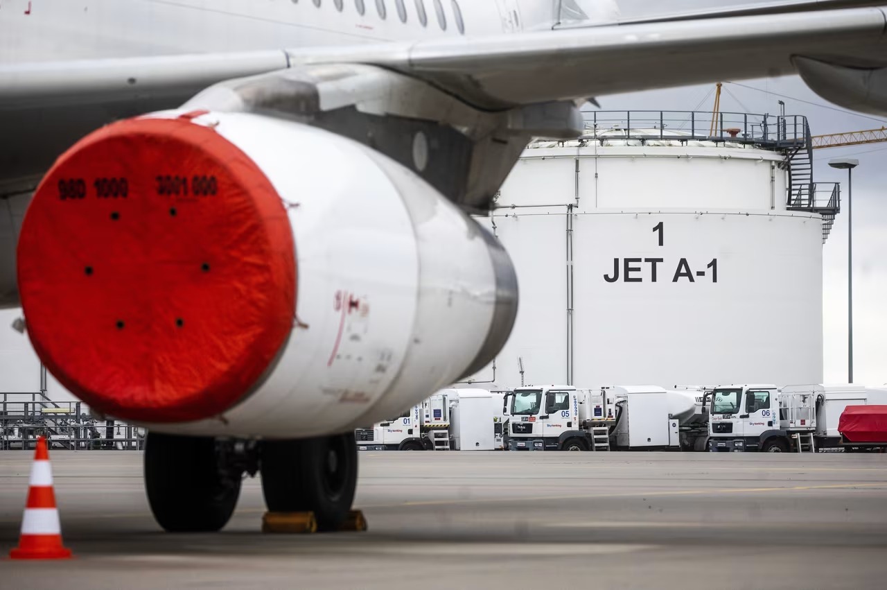 ഏഷ്യക്ക് പിന്നാലെ യൂറോപ്പും ഇന്ധന പ്രതിസന്ധിയിലേക്ക്; ആഗോളതലത്തിൽ വിമാന നിരക്കുകൾ വർധിക്കാൻ സാധ്യത, ആശങ്കയേറുന്നു