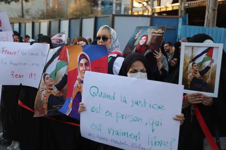 തടവുകാരുടെ കൈമാറ്റം: ഫ്രാൻസിൽ പലസ്തീൻ അനുകൂല നിലപാടുകൾ ഉയർത്തിയ മഹ്ദിയ എസ്ഫന്ദിയാരി ഇറാനിൽ തിരിച്ചെത്തി