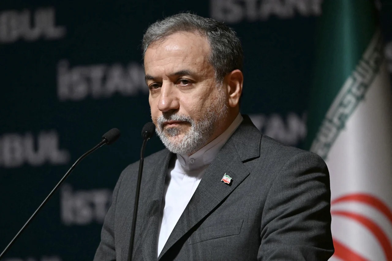 ഇറാൻ-അമേരിക്ക വെടിനിർത്തൽ ചർച്ചകൾ: പാകിസ്ഥാൻ സൈനിക മേധാവിയുമായും വിദേശകാര്യ മന്ത്രിയുമായും ചർച്ച നടത്തി അബ്ബാസ് അരാഗ്‌ചി