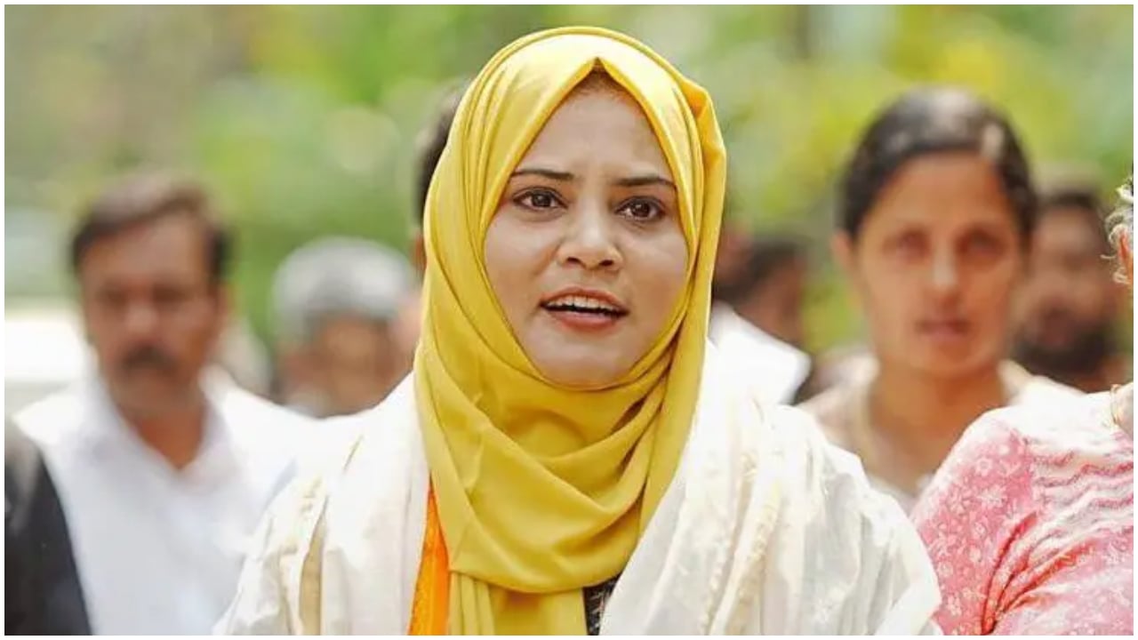 പേരാമ്പ്രയിൽ പോരാട്ടം നിയമയുദ്ധത്തിലേക്ക്; ടി പി രാമകൃഷ്ണന് പിന്നാലെ ഫാത്തിമ തഹ്‌ലിയക്കെതിരെയും ചട്ടലംഘന പരാതി, വിശദീകരണം തേടി ആർഒ