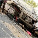 വാൽപ്പാറയിൽ മിനിവാൻ കൊക്കയിലേക്ക് മറിഞ്ഞ് അപകടം, മലപ്പുറത്തെ എട്ട് അധ്യാപകർക്ക് ജീവൻ നഷ്ടം