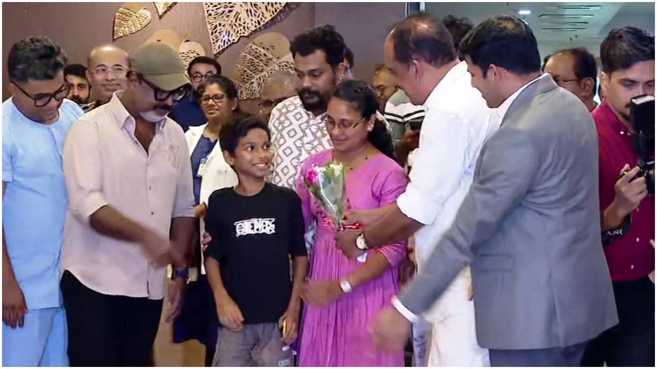 മരണത്തെ തോൽപ്പിച്ച് പാമ്പുകടിയേറ്റ അനോഷ് ആശുപത്രി വിട്ടു, അനുജനെ നഷ്ടമായ വീട്ടിലേക്ക്; പൂർണ ആരോഗ്യവാനെന്ന് ഡോക്ടർമാർ