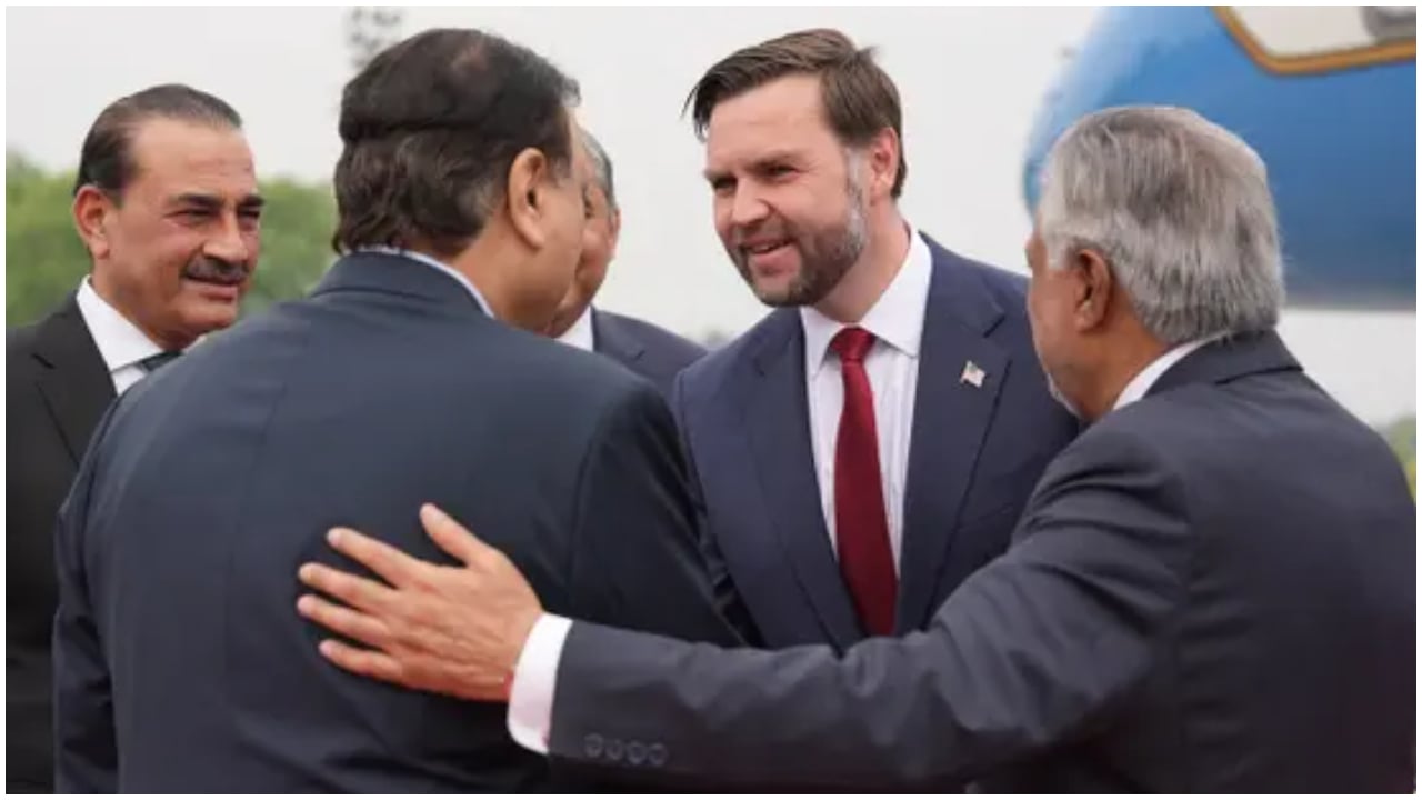 1979 ന് ശേഷം ഇതാദ്യമായി ചരിത്രപരമായ നീക്കം; അമേരിക്കയും ഇറാനും മുഖാമുഖം കൂടിക്കാഴ്ച, ഇസ്ലാമാബാദിലെ ചർച്ചയിൽ ഉറ്റുനോക്കി ലോകം