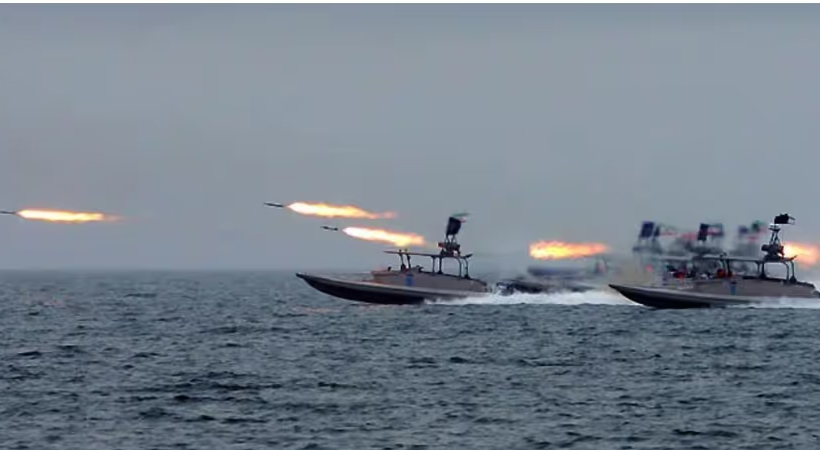 അമേരിക്കയ്ക്ക് തിരിച്ചടിയുമായി ഇറാന്‍: യുഎസ് പടക്കപ്പലുകളെ ലക്ഷ്യമിട്ട് ഡ്രോണ്‍ ആക്രമണം