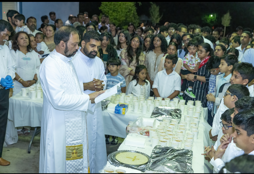 ക്രിസ്തു ദേവൻറെ അന്ത്യ അത്താഴത്തിന്റെ ഓർമ്മ പുതുക്കി വിശ്വാസികൾ, ഗാർലൻറ് സെന്റ്. തോമസ് സീറോ മലബാർ ദേവാലയത്തിൽ തിരുവത്താഴ ദിവ്യബലിയും കാൽകഴുകൾ ശുശ്രൂഷയും നടത്തി പെസഹ ആചരിച്ചു
